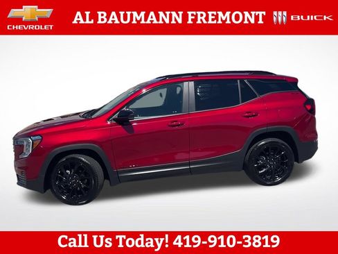 Used 2023 GMC Terrain SLE w/ Driver Convenience Package FWD image 3