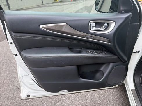 Used 2019 INFINITI QX60 Luxe w/ Essential Package FWD image 9