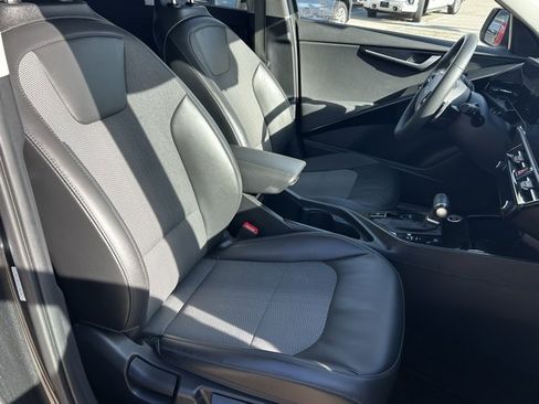 Used 2023 Kia Niro EX image 27