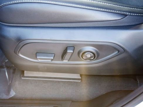 New 2025 Jeep Grand Cherokee L Altitude image 24