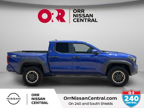 Used 2024 Toyota Tacoma TRD Off-Road AWD/4WD image 4