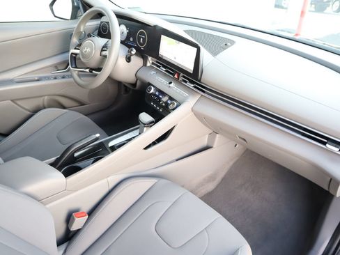 Used 2024 Hyundai Elantra SEL FWD image 50