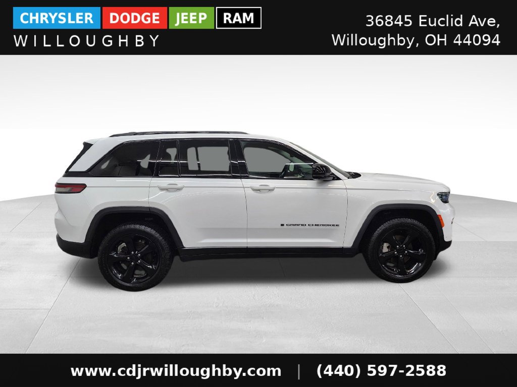 Used 2023 Jeep Grand Cherokee Limited w/ Luxury Tech Group II AWD/4WD image 4