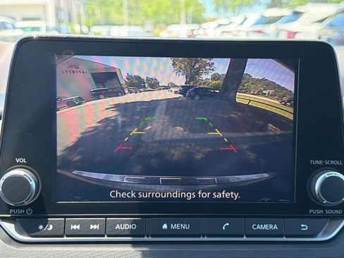 Used 2023 Nissan Rogue SV FWD image 8