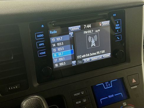 Used 2015 Toyota Sienna LE image 14