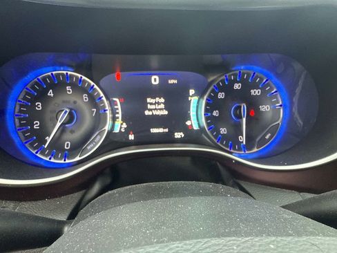 Used 2018 Chrysler Pacifica Limited image 28