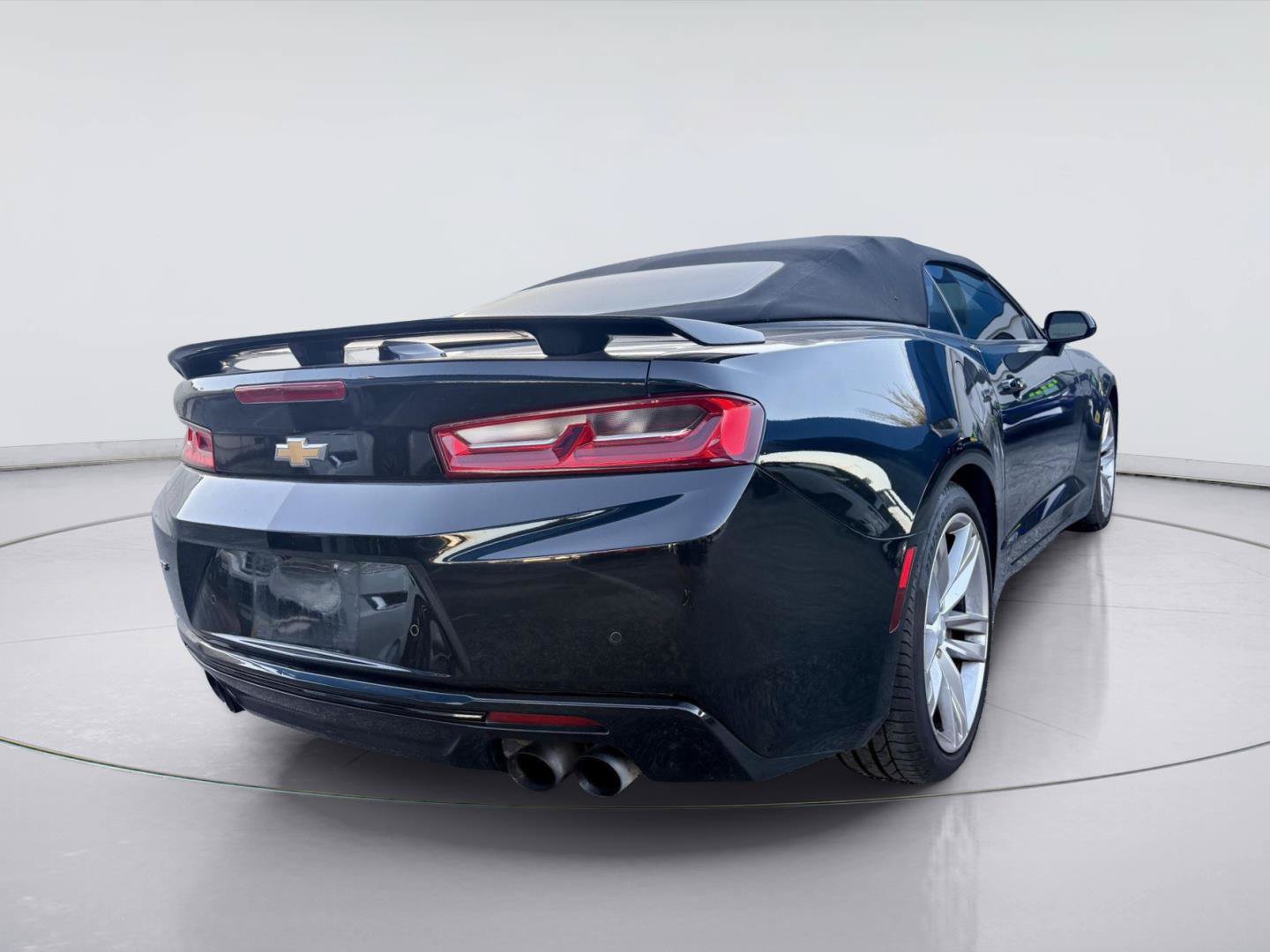 Used 2017 Chevrolet Camaro SS RWD image 3