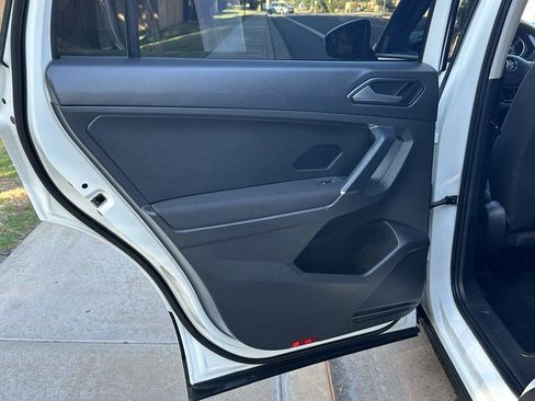 Used 2018 Volkswagen Tiguan S image 44