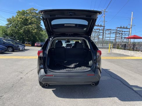 Used 2021 Toyota RAV4 LE AWD/4WD image 13