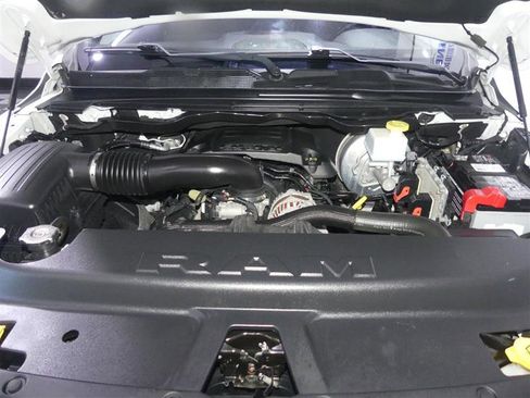 Used 2019 RAM 1500 Big Horn AWD/4WD image 11