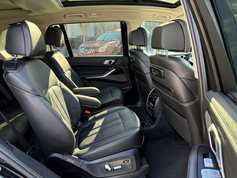Used 2020 BMW X7 xDrive40i w/ Premium Package AWD/4WD image 10
