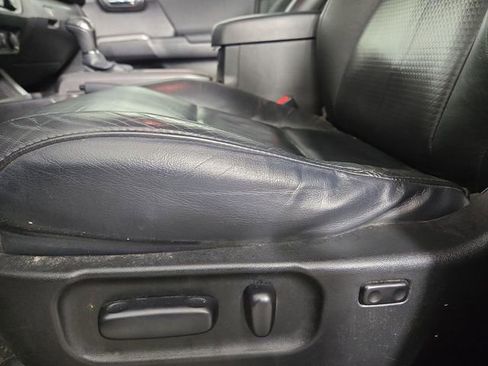 Used 2021 Toyota Tacoma TRD Off-Road w/ TRD Premium Off Road Package image 31