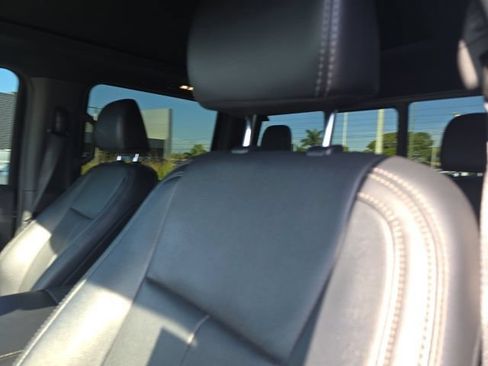 Used 2022 Ford F250 Lariat w/ Black Appearance Package AWD/4WD image 9