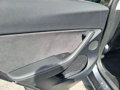 Used 2023 Tesla Model Y 2WD image 23