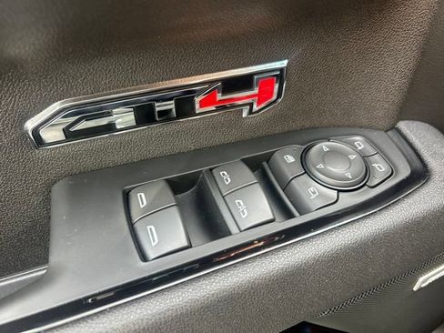Used 2025 GMC Sierra 1500 AT4 w/ AT4 Premium Package AWD/4WD image 19