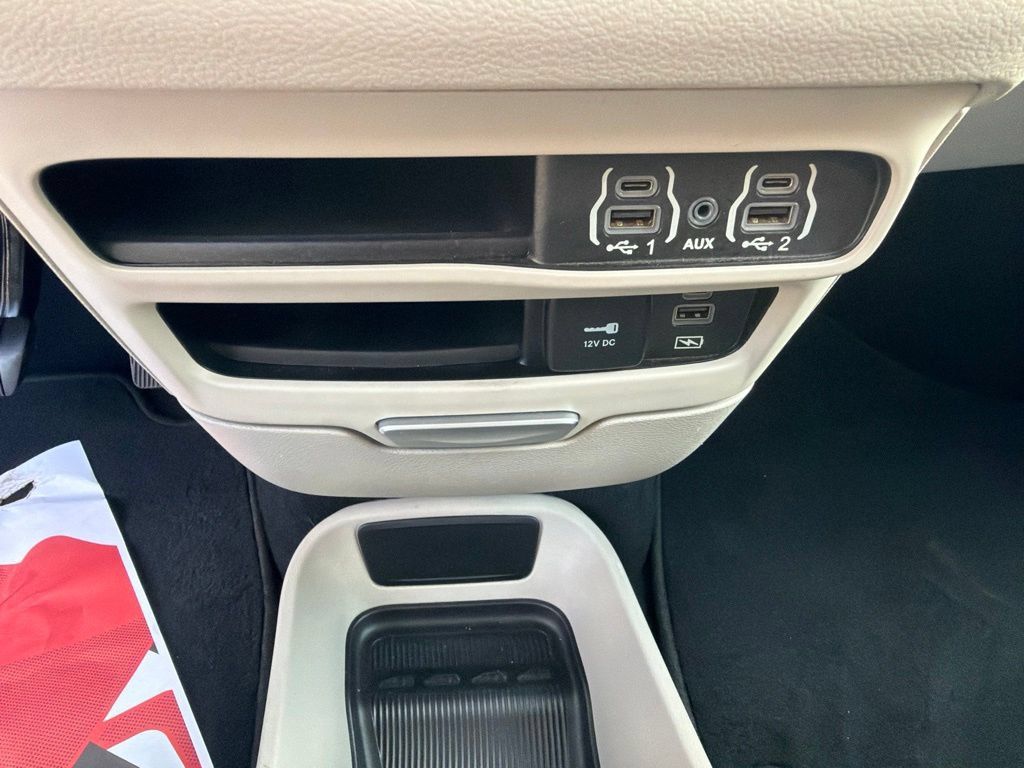 Used 2022 Chrysler Pacifica Touring-L FWD image 30