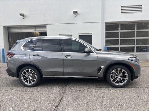 Used 2026 BMW X5 xDrive40i w/ Premium Package image 4