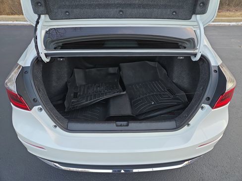 Used 2021 Honda Insight Touring image 9