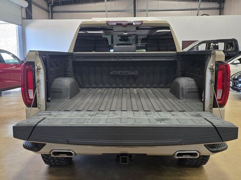 Used 2022 GMC Sierra 1500 AT4 w/ AT4 Premium Package AWD/4WD image 6