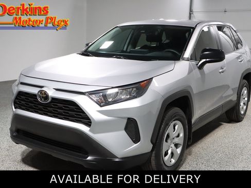 Used 2022 Toyota RAV4 LE image 1