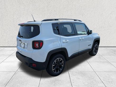 Used 2023 Jeep Renegade Latitude AWD/4WD image 3