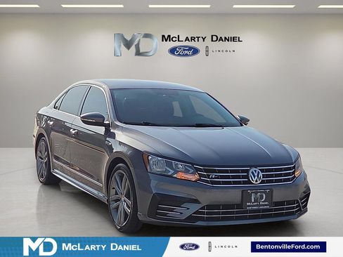 Used 2017 Volkswagen Passat 1.8T R-Line FWD image 1