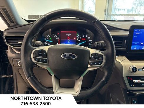 Used 2022 Ford Explorer XLT w/ Equipment Group 202A image 8
