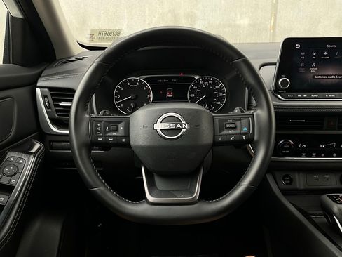 Used 2025 Nissan Rogue SV image 33