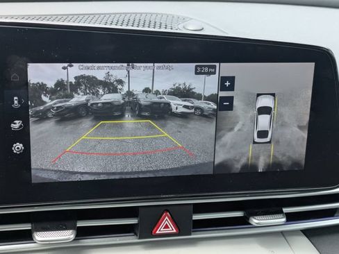 Used 2024 Hyundai Elantra Limited FWD image 20