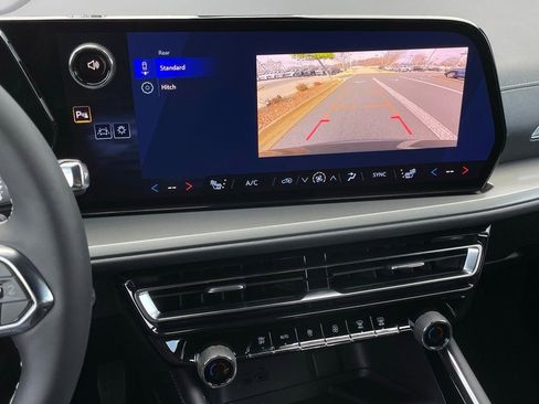 New 2026 Chevrolet Traverse LT image 18