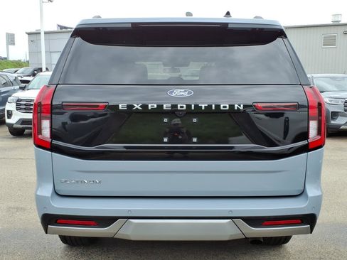 Used 2025 Ford Expedition Platinum w/ Driver's Package AWD/4WD image 4