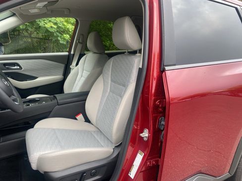 Used 2023 Nissan Rogue SV FWD image 11