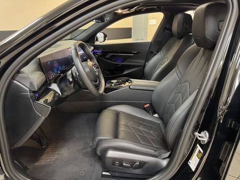 Used 2025 BMW 530i RWD image 8