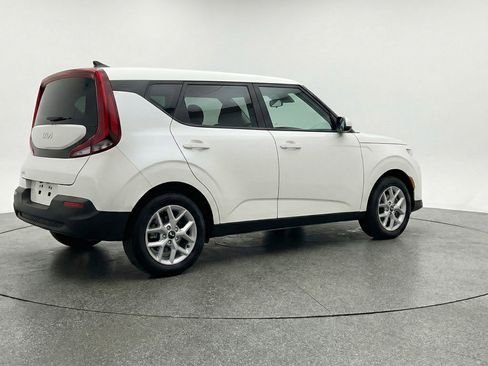 Used 2025 Kia Soul LX w/ LX Technology Package image 9