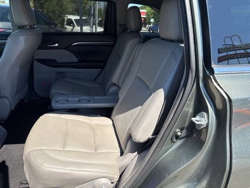 Used 2016 Toyota Highlander Limited image 18
