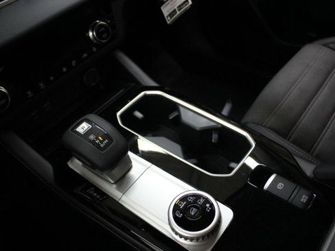 New 2026 Mitsubishi Outlander SE image 14