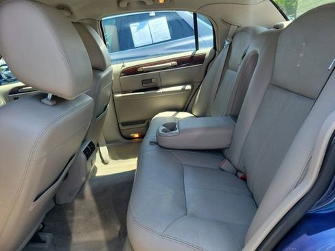 Used 2011 Lincoln Town Car Signature Limited RWD image 12