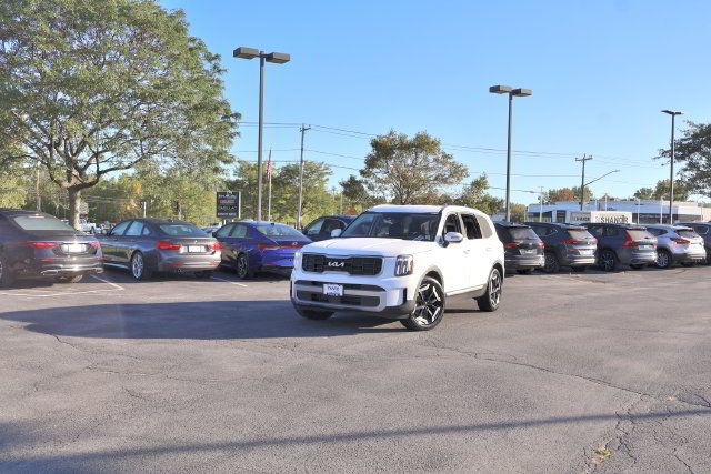 Used 2023 Kia Telluride S AWD/4WD image 2