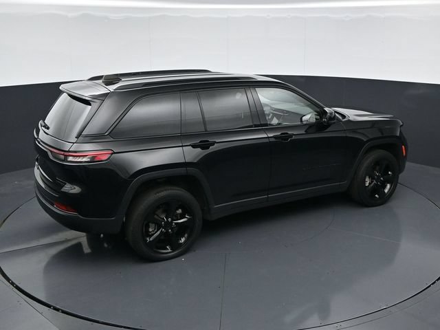 Used 2023 Jeep Grand Cherokee Limited w/ Black Appearance Package AWD/4WD image 36