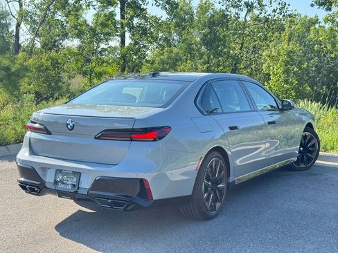 Used 2025 BMW 760i xDrive w/ Luxury Rear Seating Package image 6