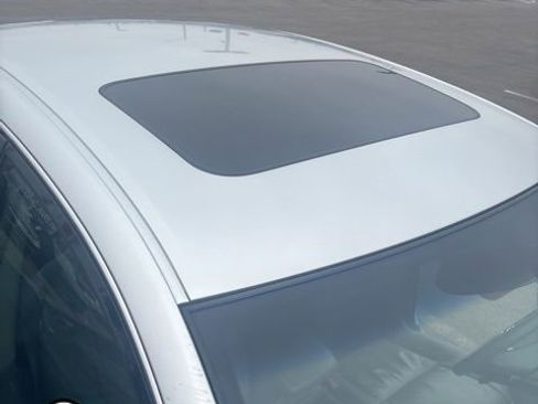 Used 2005 Toyota Avalon XLS image 5