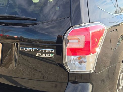 Used 2017 Subaru Forester 2.5i Limited image 11