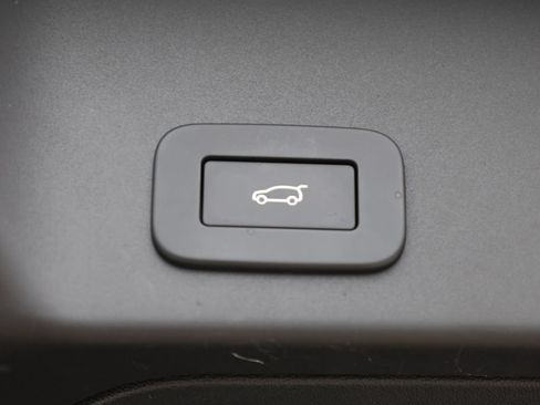 Used 2023 Land Rover Range Rover Evoque SE AWD/4WD image 9