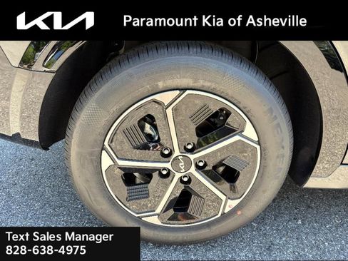 New 2025 Kia Niro SX image 30