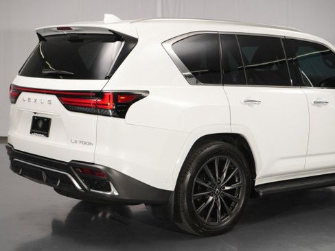 Used 2025 Lexus LX 700h F Sport image 11