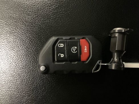 Used 2023 Jeep Gladiator Sport image 30