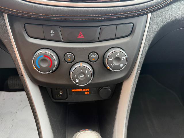 Used 2020 Chevrolet Trax LT w/ LT Convenience Package FWD image 17