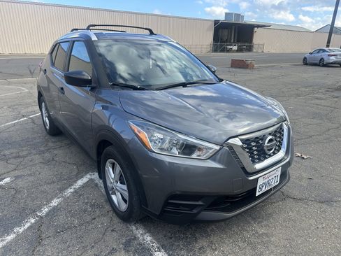 Used 2019 Nissan Kicks S image 7