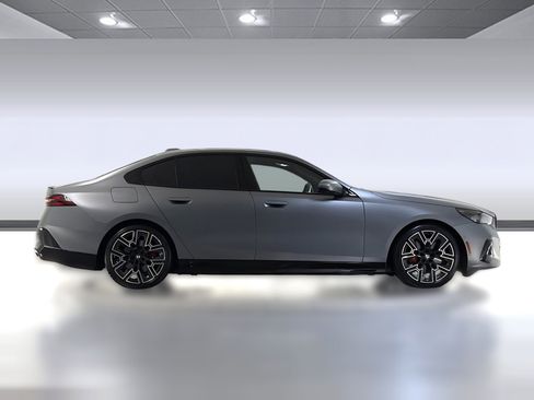 Used 2026 BMW i5 eDrive40 w/ M Sport Package RWD image 7