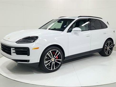 Used 2024 Porsche Cayenne S image 3